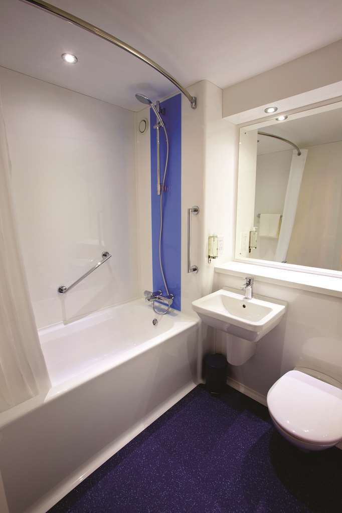 Travelodge Birmingham Kingswinford Quarto foto