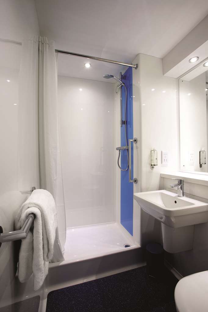 Travelodge Birmingham Kingswinford Quarto foto