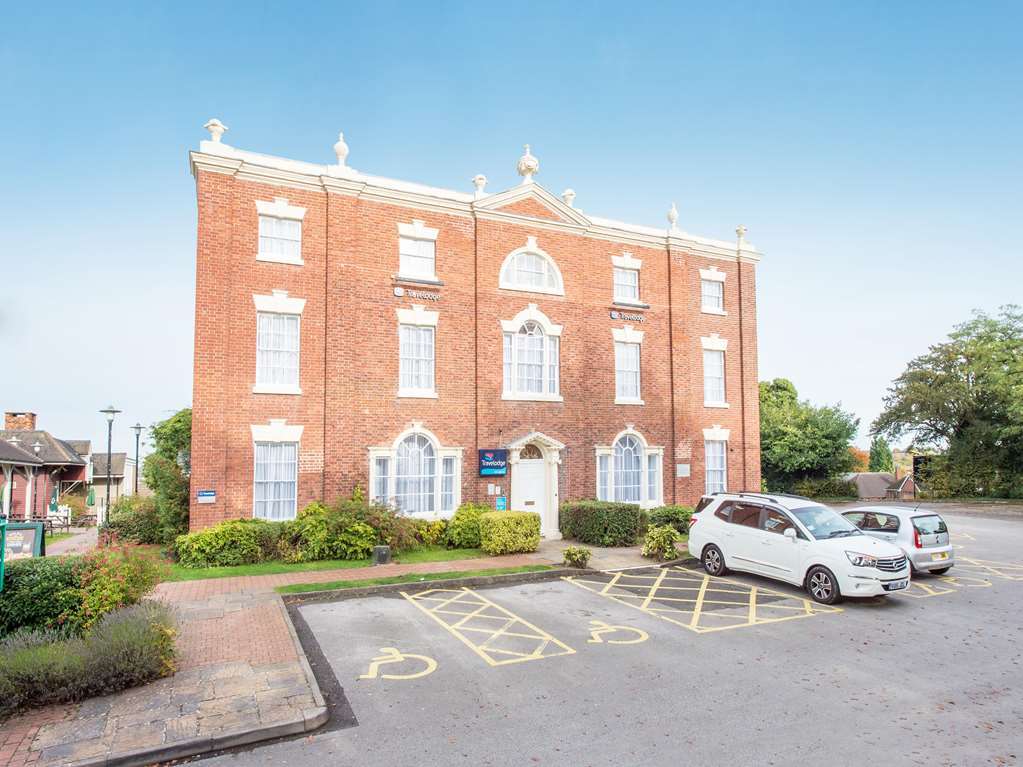 Travelodge Birmingham Kingswinford Exterior foto