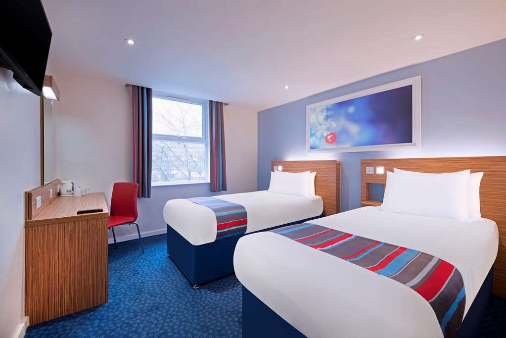 Travelodge Birmingham Kingswinford Quarto foto